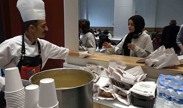 Büyükşehir Belediyesinden öğrencilere ikram