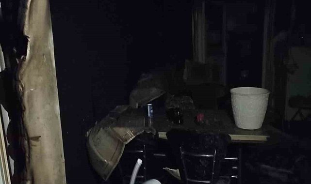 Çiçekçi dükkanından geriye enkaz kaldı