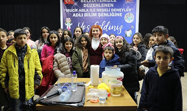 Çocuklar Mucit Abla ile Neşeli Deneyler Bilim Şenliğini ilgiyle izledi