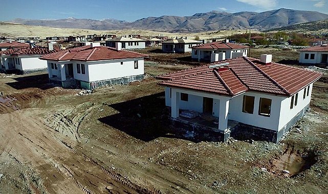 Doğanşehir'de köy evlerinin teslimine başlanıyor