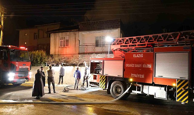 Elazığ'da çatı yangını
