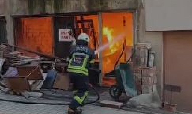 Elazığ'da dükkan alevlere teslim oldu