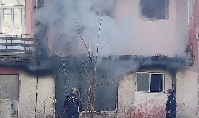 Elazığ'da metruk binada yangın