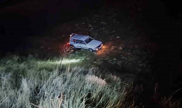 Elazığ'da otomobil şarampole uçtu: 2 yaralı