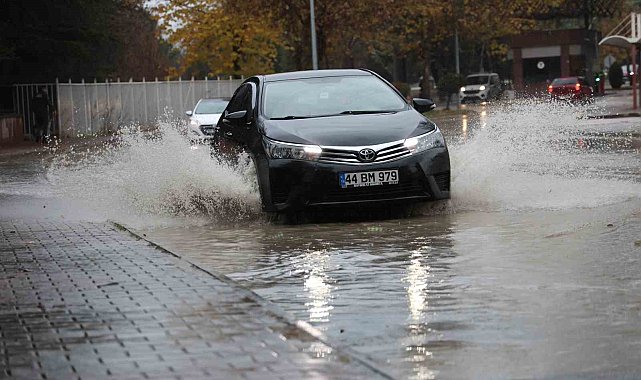 Elazığ'da sağanak yağış etkili oldu