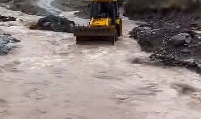 Elazığ'da şiddetli yağışlar köy yollarına zarar verdi