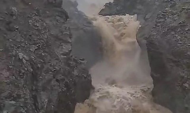 Elazığ'da yağış sonrası şelale coştu