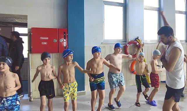 Erciş'te 20 bin öğrenci yüzme eğitimi aldı