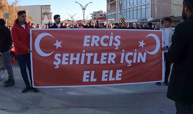 Erciş'te 'şehitleri anma ve teröre lanet' yürüyüşü yapıldı