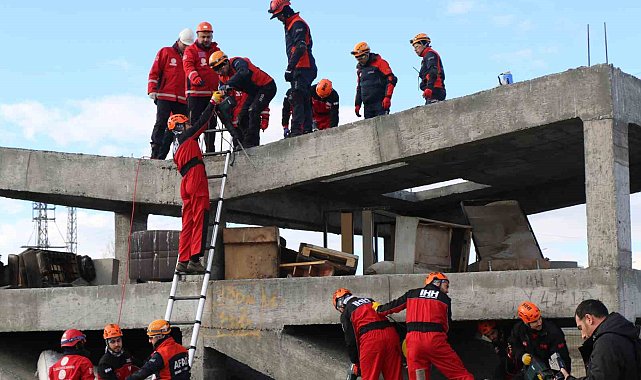 Erzincan'da gerçeği aratmayan deprem tatbikatı