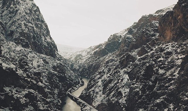 Erzincan'daki masalsı kanyonlar turizmcileri cezbediyor