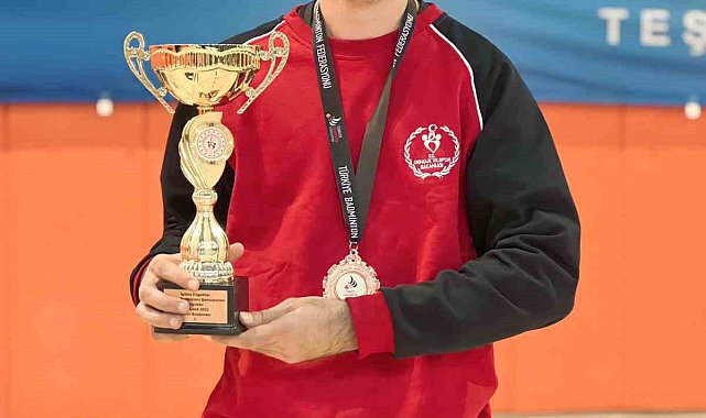 Erzincanlı badmintoncu Türkiye 3'üncüsü oldu
