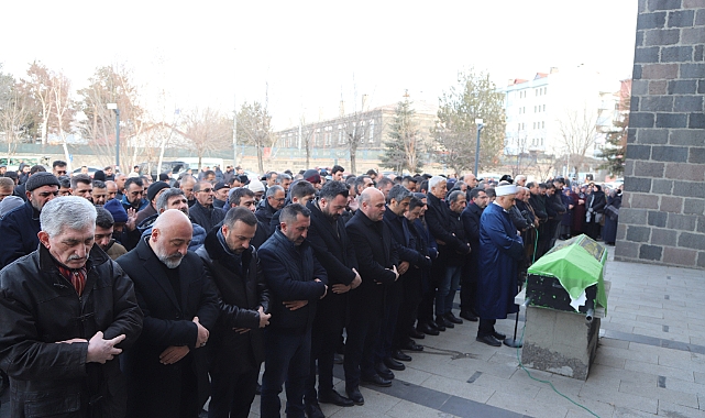 Şarampole devrilen otomobilde hayatını kaybeden katip toprağa verildi