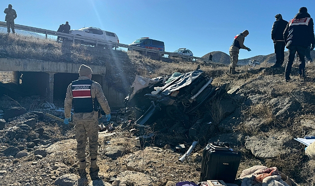 Erzurum'da şarampole devrilen otomobildeki 3 kişi öldü