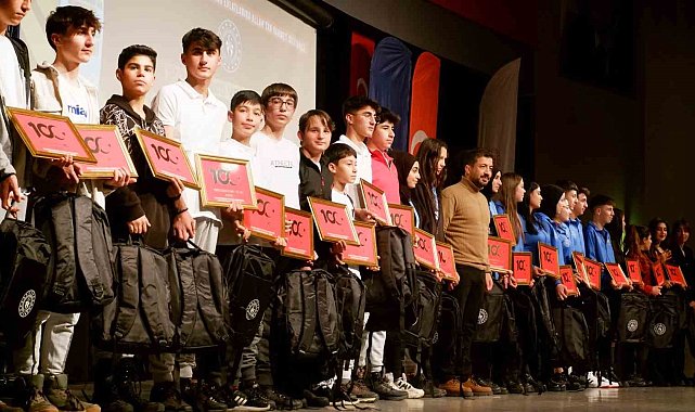 Erzurum'da "Sporun Enleri" ödüllerini aldı