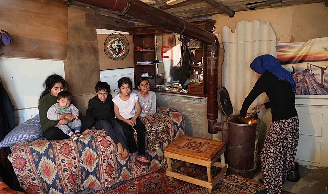 Eşi terk etti, kumasının çocuklarına sahip çıktı, barakada yaşama tutunmaya çalışıyor