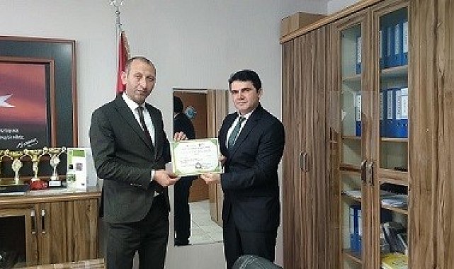 Faik Güngör Ortaokuluna sıfır atık belgesi