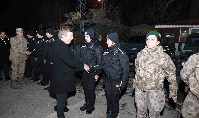 Görevi başındaki güvenlik güçlerine yeni yıl ziyareti