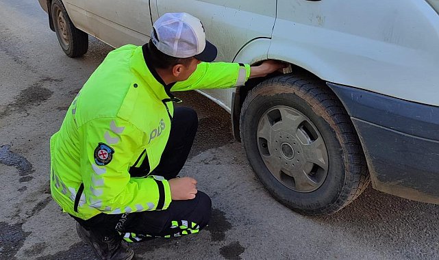Hakkari polisi trafik tedbirlerine elden bırakmıyor