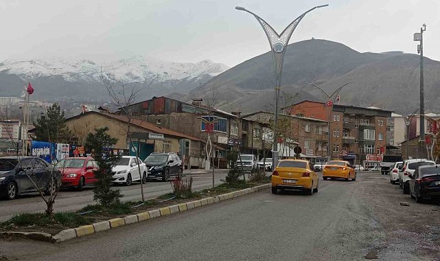 Hakkari'de yağmur yağışı yerini soğuk havaya bıraktı