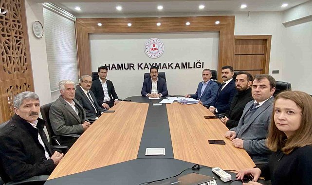 Hamur Kaymakamı Yıldırım, servis sürücülerini dinledi