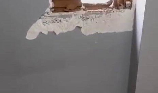 Hasarlı binayı yıkarken sağlam binaya zarar verdiler