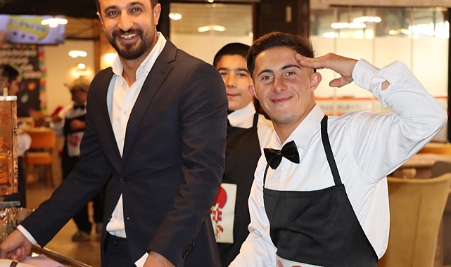 Iğdır'da engelli öğrenciler "Empati Kafe"de hünerlerini sergiledi