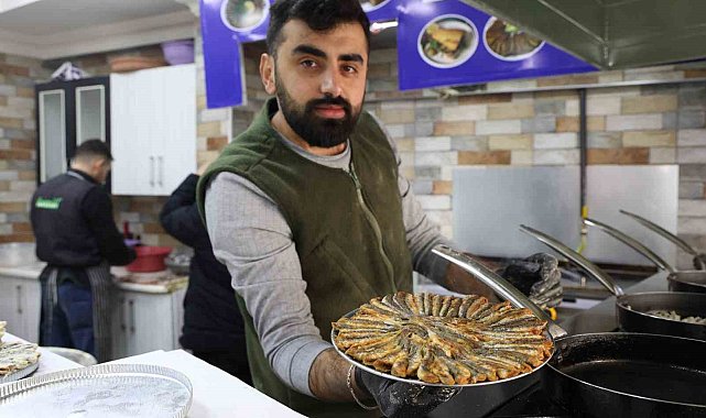 İki kardeş sırt sırta verdi, 'balık' teknesi açtı