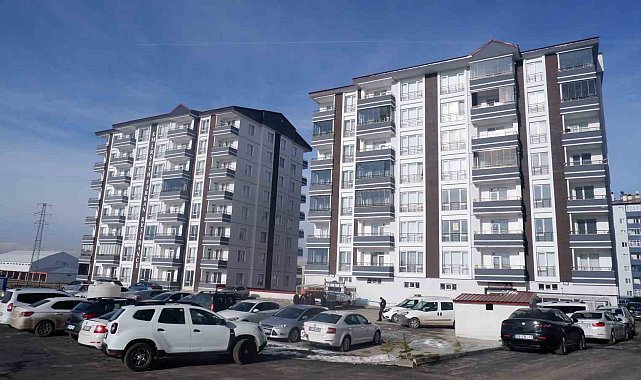 Kadın apartmanın 4. katından düştü