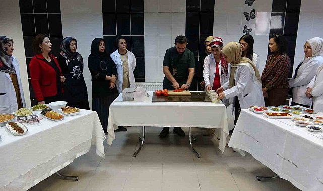 Kadın kursiyerlere uzman aşçılardan eğitim