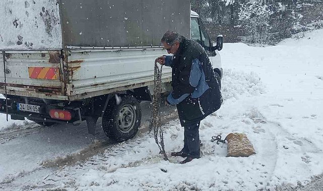 Kar kalınlığı 20 santimi buldu, ekipler durmadan çalışıyor