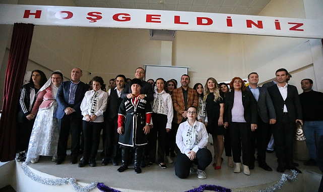 Kars'ta engelliler sahnede hünerlerini sergiledi