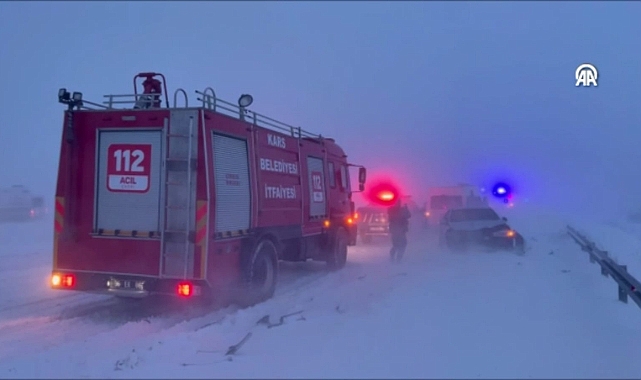 Kars'ta 3 aracın karıştığı kazada 1 ölü, 17 yaralı