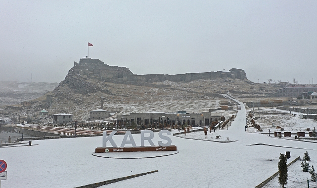 Kars'ta kar yağışı etkisini sürdürüyor