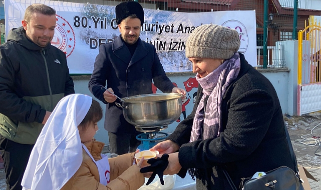 Kars'ta minik öğrenciler çorba dağıttı