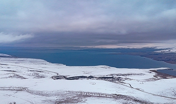 Kars'taki Lavaş Gölü kısmen dondu