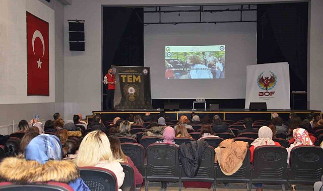 Kars'ta öğretmenlere "Gençlik Sizin Eseriniz'' Projesi anlatıldı