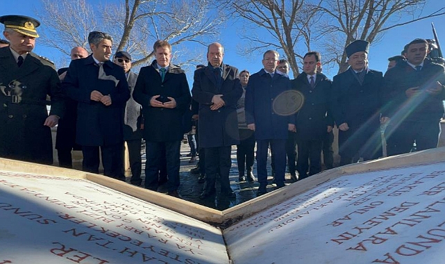 KKTC Cumhurbaşkanı Ersin Tatar'dan şehitlik ziyareti