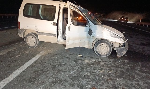 Kontrolden çıkan hafif ticari araç takla attı: 2 yaralı