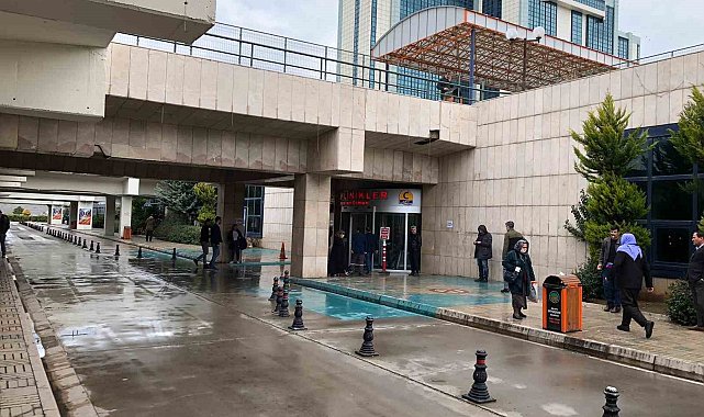 Malatya'da kontrolden çıkan araç devrildi: 2 yaralı