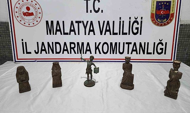 Malatya'da Roma dönemine ait 5 heykel ele geçirildi