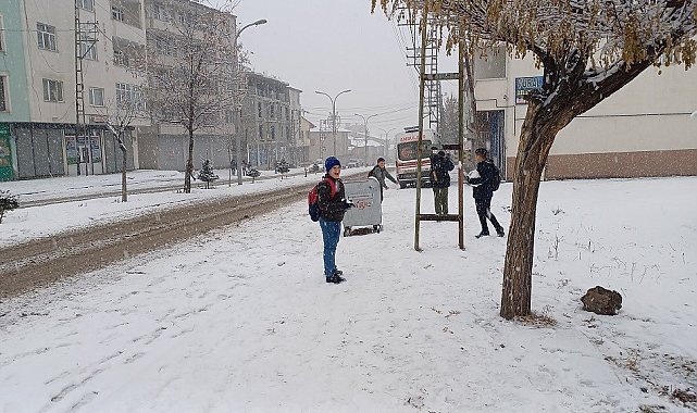 Malazgirt'te kar yağışı
