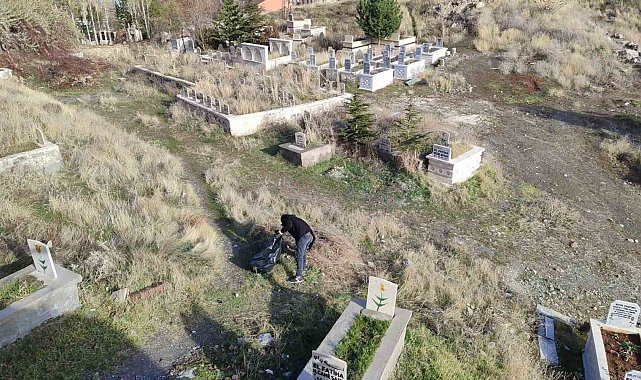 Mezarlıklarda temizlik çalışması başlatıldı