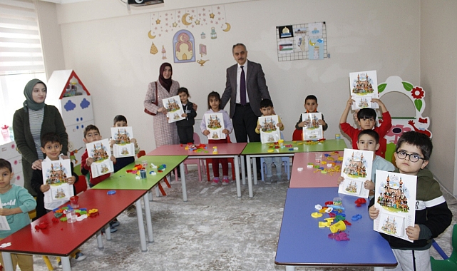 Müftü Bayram, minik öğrencilerle yakından ilgilendi