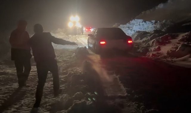Muş'ta karda mahsur kalan 18 araç 5 saat sonra kurtarıldı