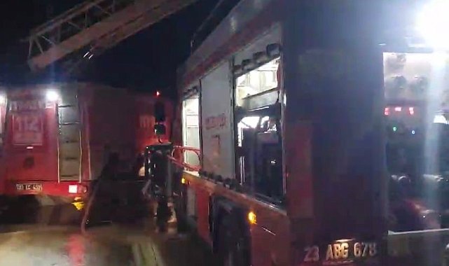 Okulda müdür odası yandı