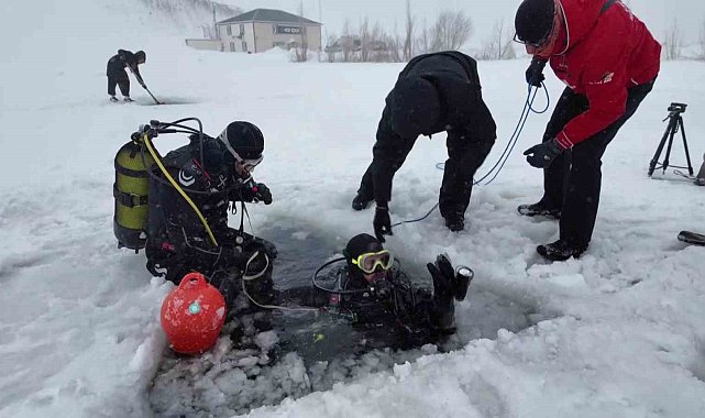 Palandöken Kayak Merkezi'nde yüksek irtifa buz altı dalışı