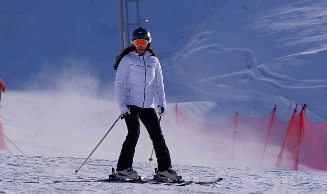 Palandöken'de karla gelen kayak keyfi