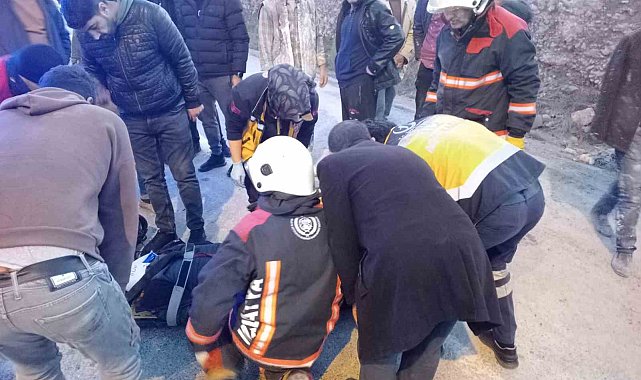 Pikap ile motosiklet çarpıştı: 2 yaralı