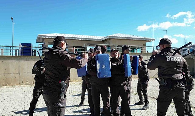 Polise teleskopik cop eğitimi